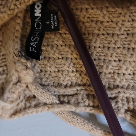 FashionNova oversized tan sweater - Picture 3 of 4